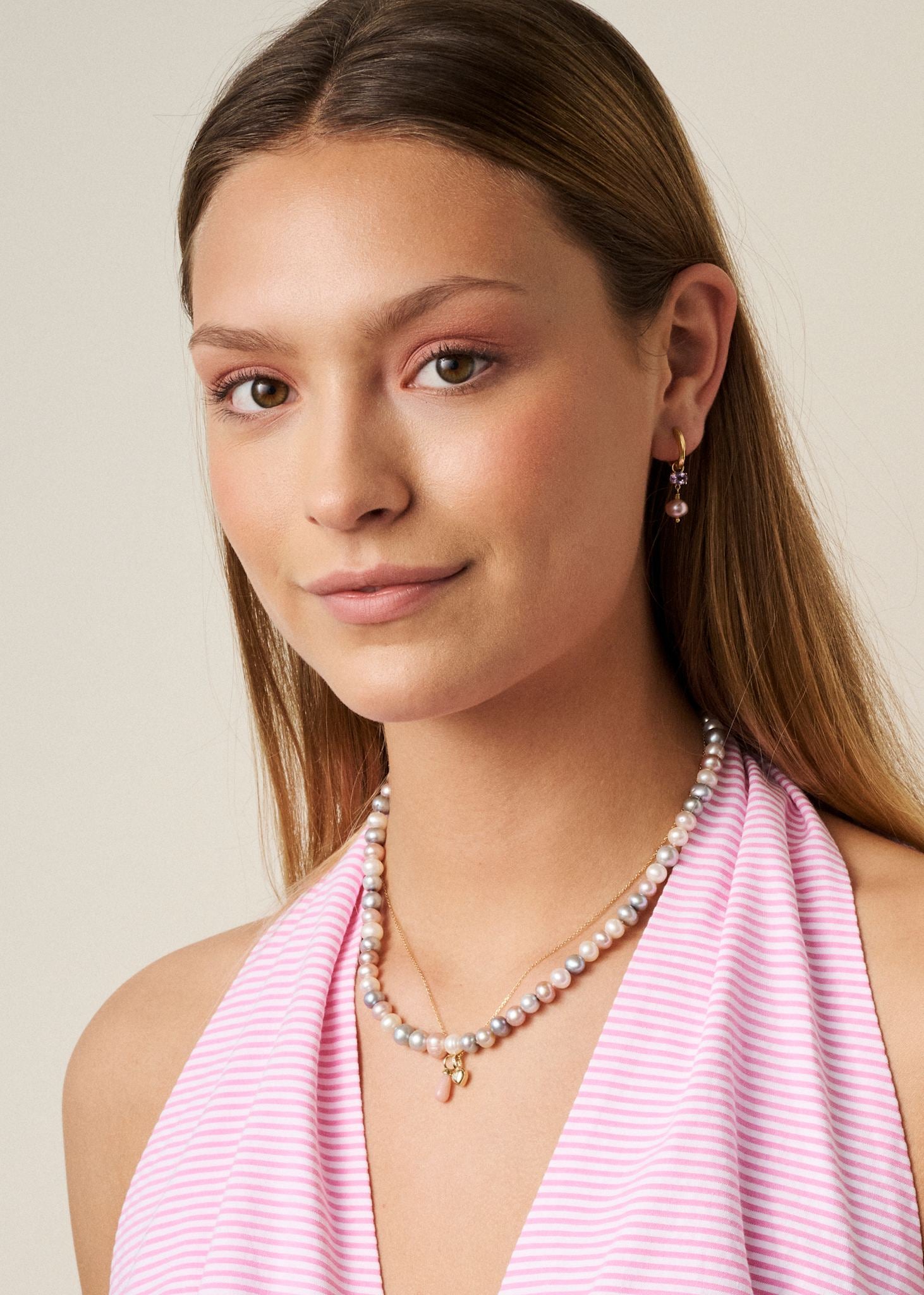 Ilia Ohrringe mit pinker Perle und Amethyst - vergoldet