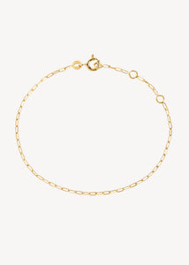 Delikat garland armbånd fra carré jewellery i guldbelagt sterling sølv med 1x1 tynde figaro viklinger led,  smuk gave til hende og ham 