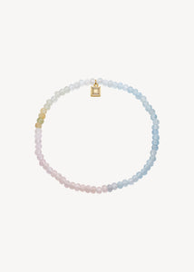 Håndlavet ædelstens armbånd fra carré jewellery lavet med genanvendte ædelsten sat med pink, grønne, blå og gule Beryl ædelsten