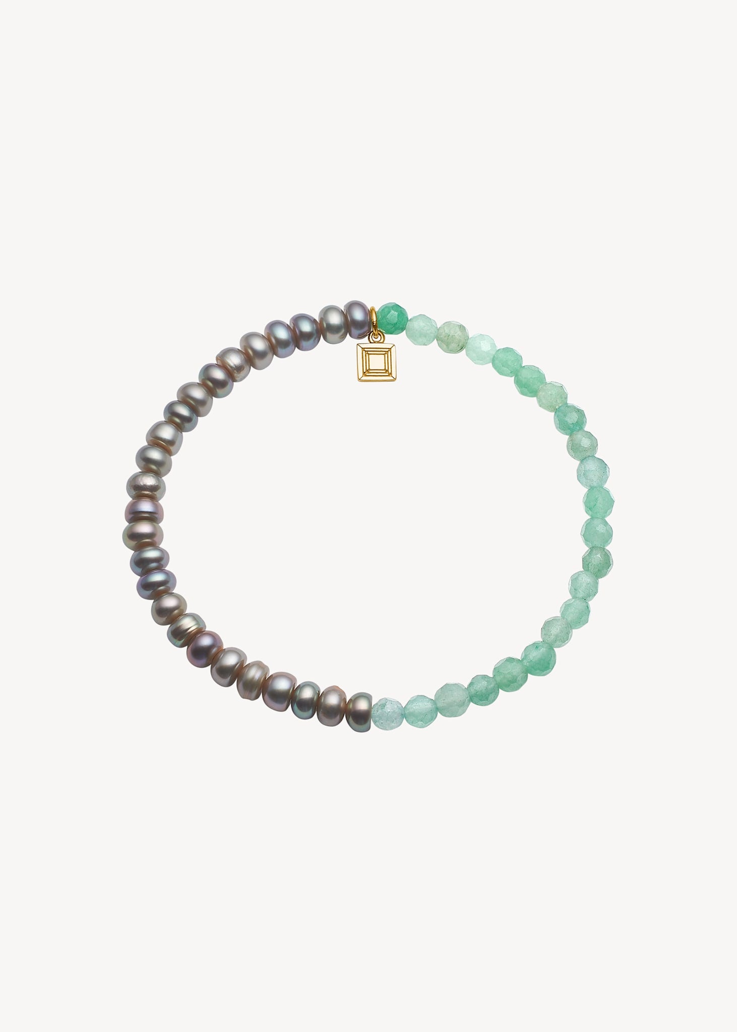 Håndlavet ædelstens armbånd fra carré jewellery lavet med genanvendte ædelsten sat med grå ferskvandsperler og grønne aventurin ædelsten