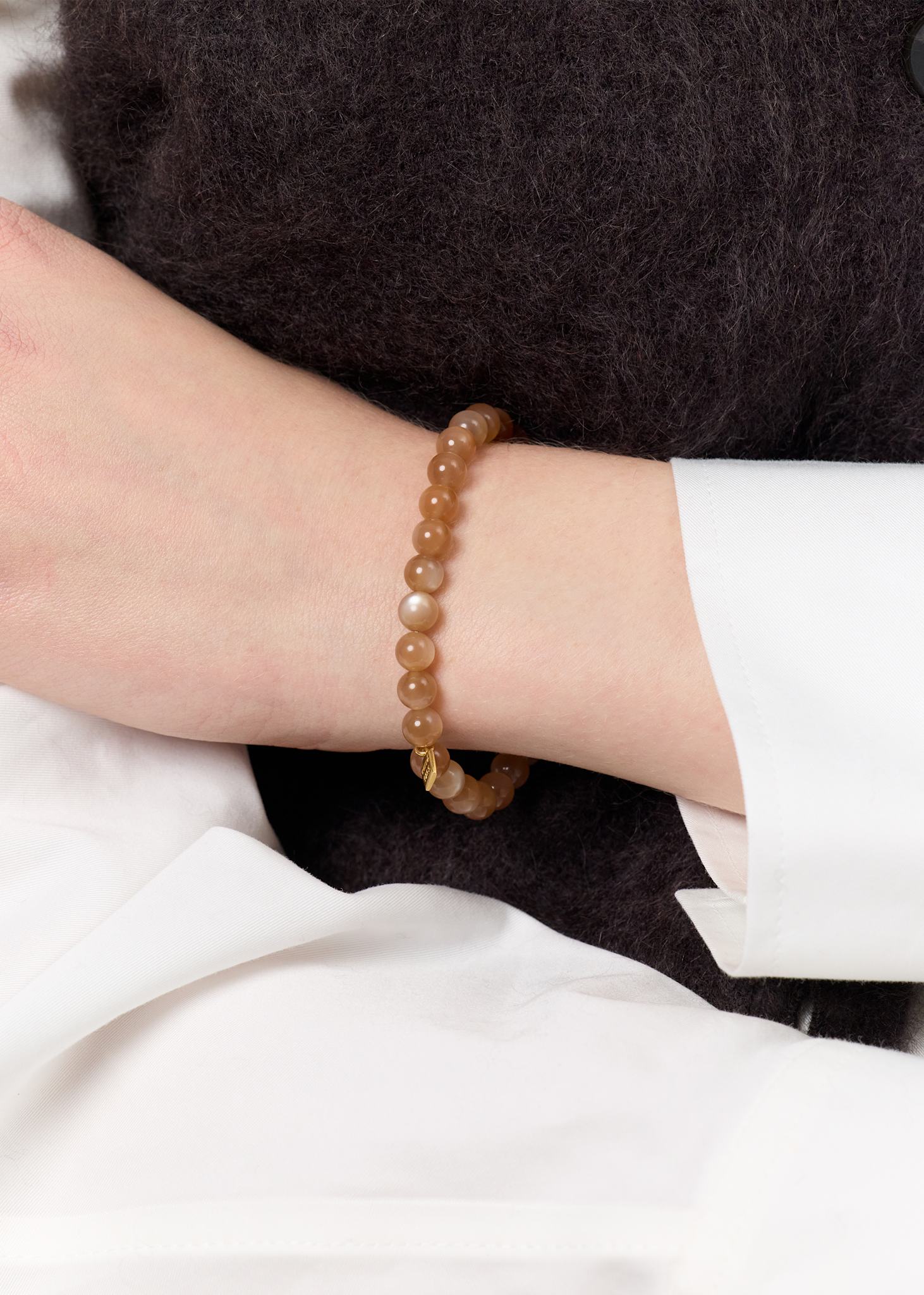 Powder Armband mit Sand Mondstein - vergoldet