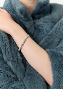 Lotus Armband mit grauen Süßwasserperlen - vergoldet