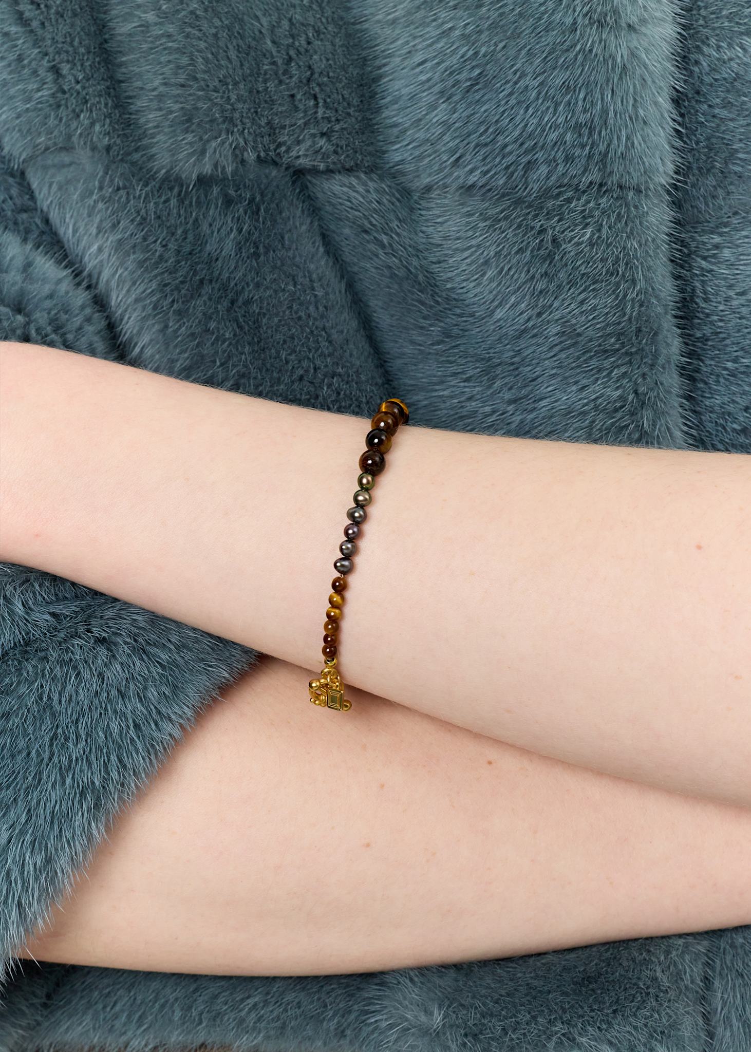 Dani Armband mit Pfauenperlen und Tigerauge - vergoldet