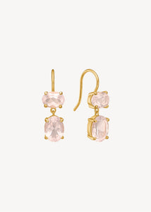 Lange hængeøreringe i guldbelagt sterling sølv med ovalslebne rosa kvarts ædelsten, der symboliserer kærlighed, perfekt gave til hende på udsalg