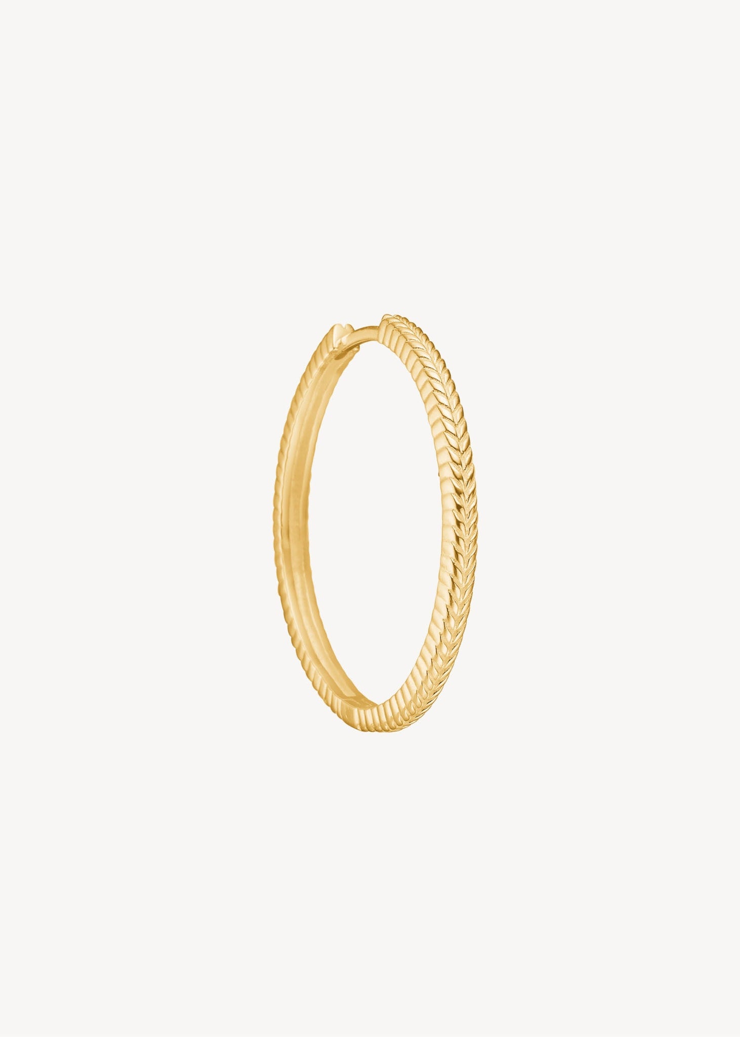 Stor guldbelagt hoop i 3 cm med carrés ikoniske sildebensmønster til hoops og charms