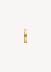 Huggie hoop i guldbelagt sterling sølv til charms med nålestriber fra carré jewellery 