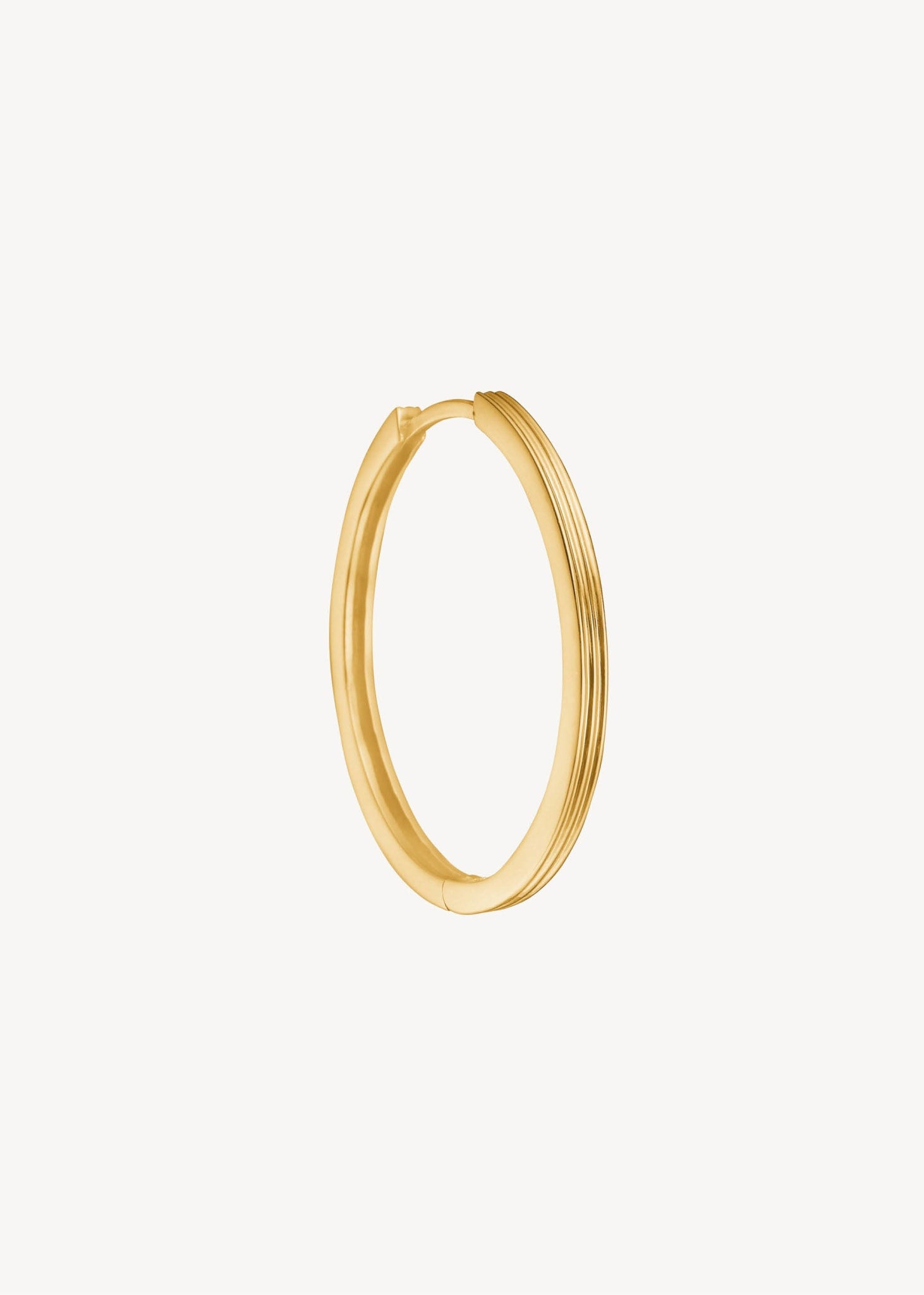 Stor hoop ørering til charms i guldbelagt sterling sølv i 3 cm med stribe detaljer og kliklås, sælges enkeltvis, perfekt gave til ham og hende 