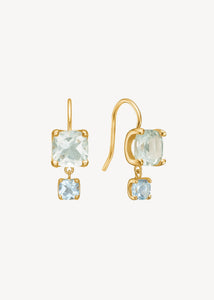 Korte øreringe i guldbelagt sterling sølv fra carré jewellery med facetslebet blå topas og grønne prasiolit ædelsten