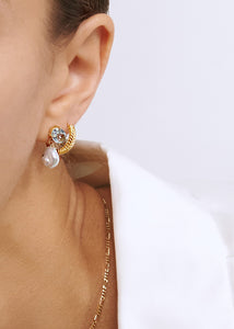 Mira Ohrstecker mit blauem Topas und Keshi-Perle - vergoldet