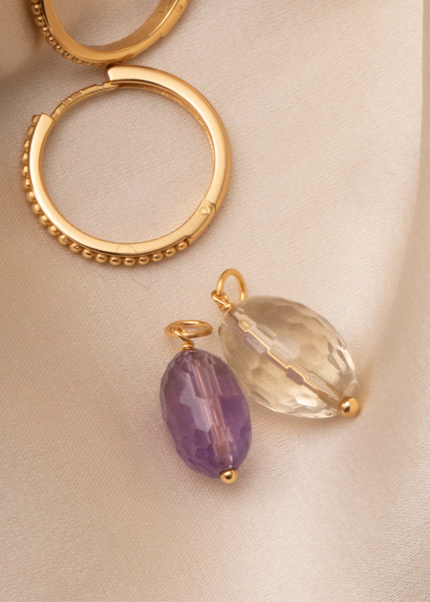 Hoops og charms fra carré jewellery med ametyst og lemon kvarts ædelsten til ham og hende 