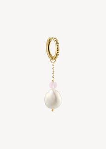 Perleøreringe med rosa kvarts og ferskvandsperle charm i guldbelagt sterling sølv til design dine egne øreringe fra Carré Jewellery 