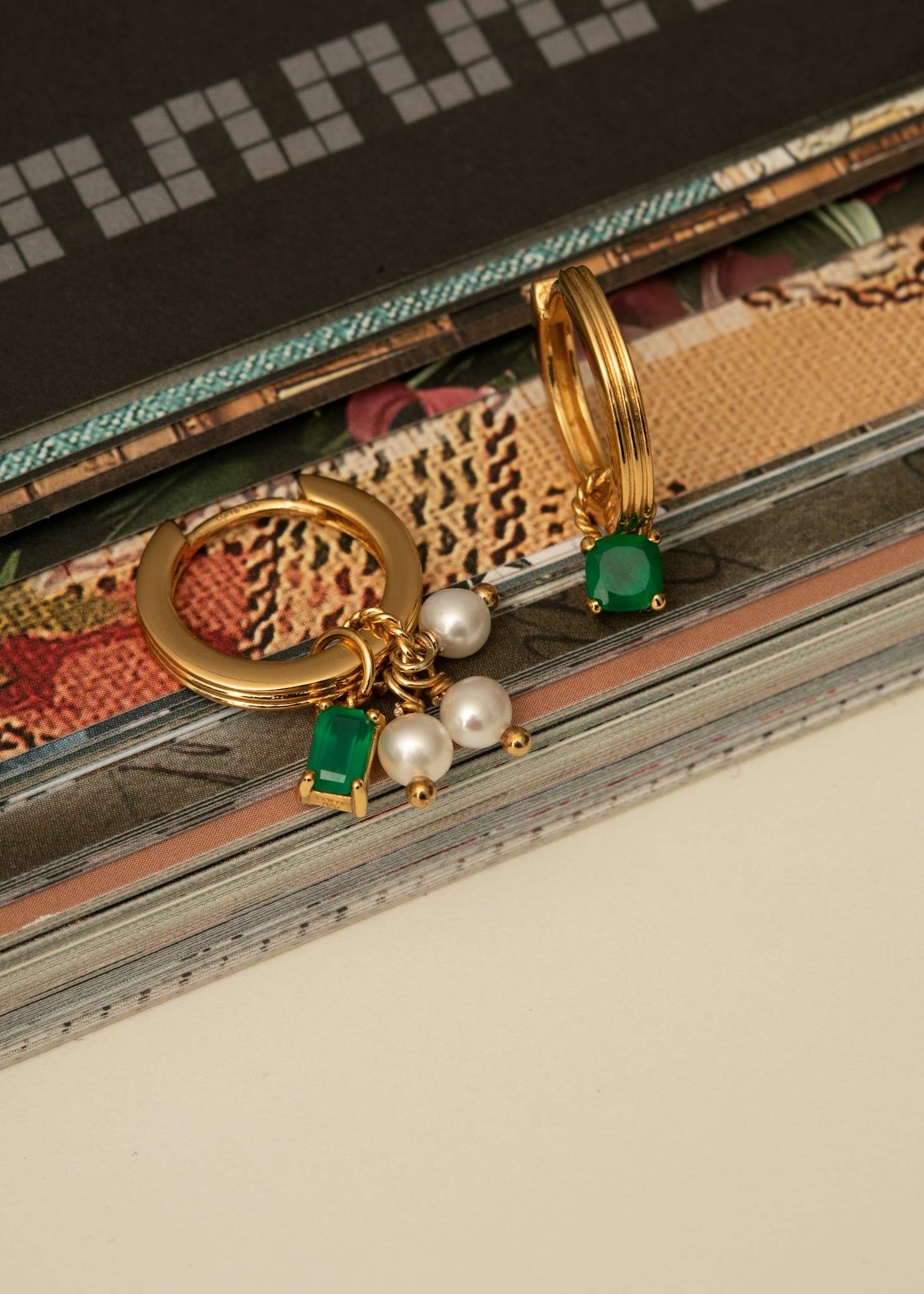 Triad charm mit Perle 1 stk - vergoldet