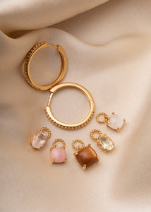 Hoops og charms til design dine egne øreringe fra carré jewellery i guld med ægte ædelsten 