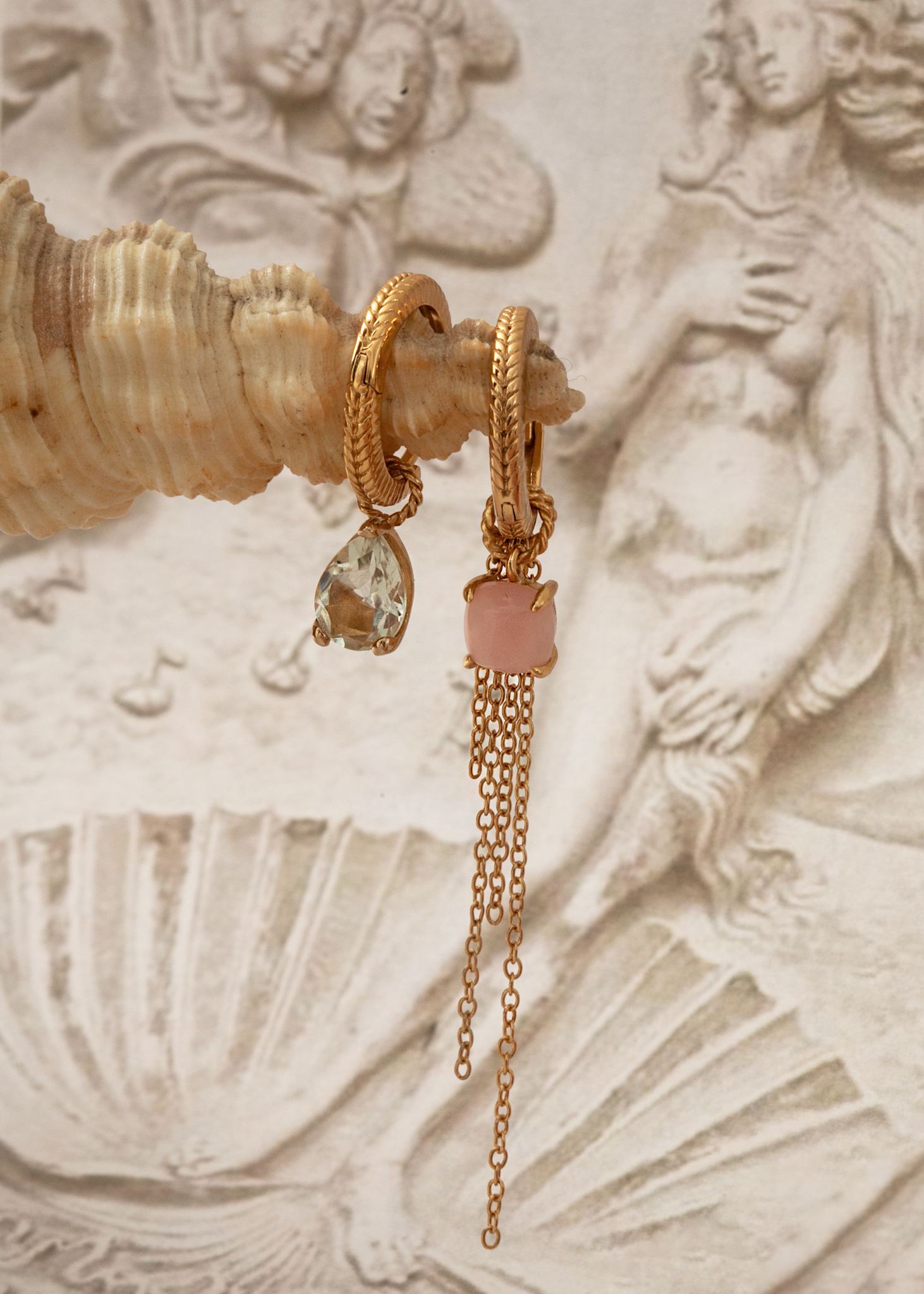 Tara charm mit Pink Opal 1 stk - vergoldet