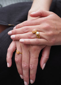 Zoë ring mit Sand Mondstein - vergoldet