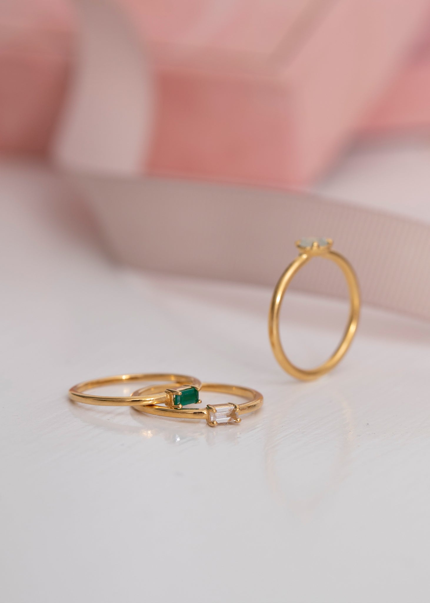 Confetti ring mit grünem Achat - vergoldet