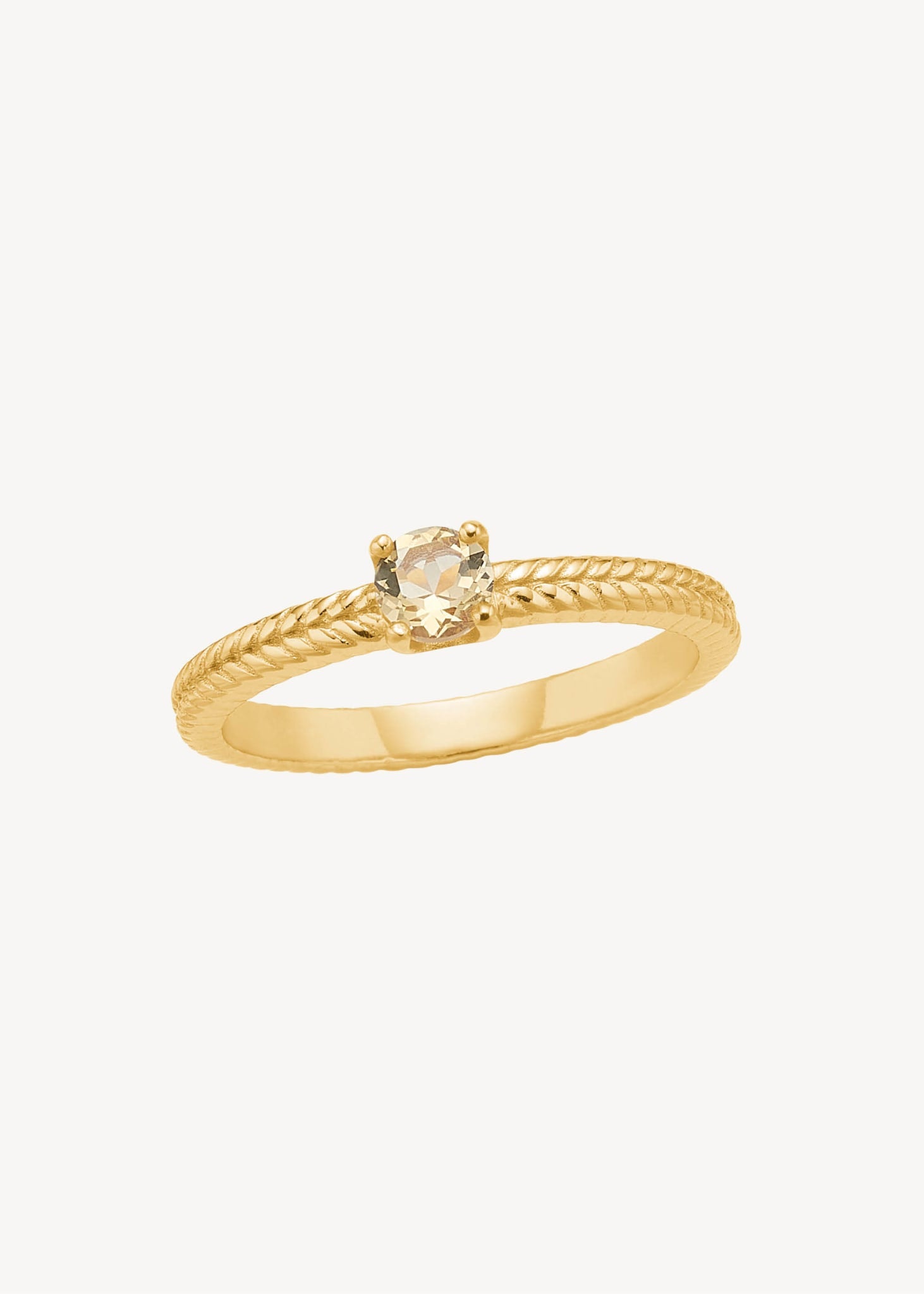 Smuk og simpel ring med en Champagne Kvarts ædelsten og en flettet ringskinne i guldbelagt sterling sølv, perfekt promise ring og gave til hende 