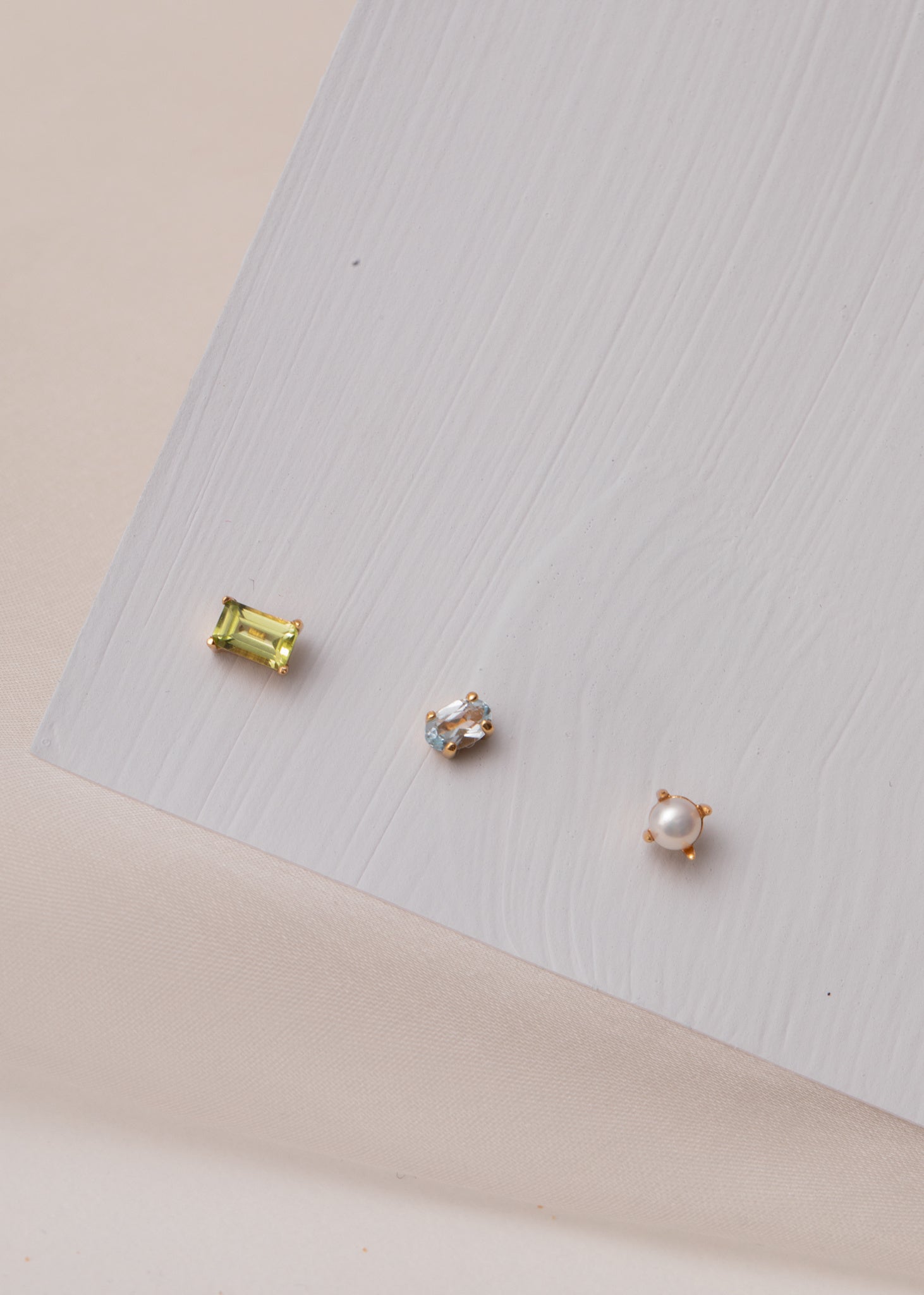 Confidence Ohrstecker mit Peridot - vergoldet