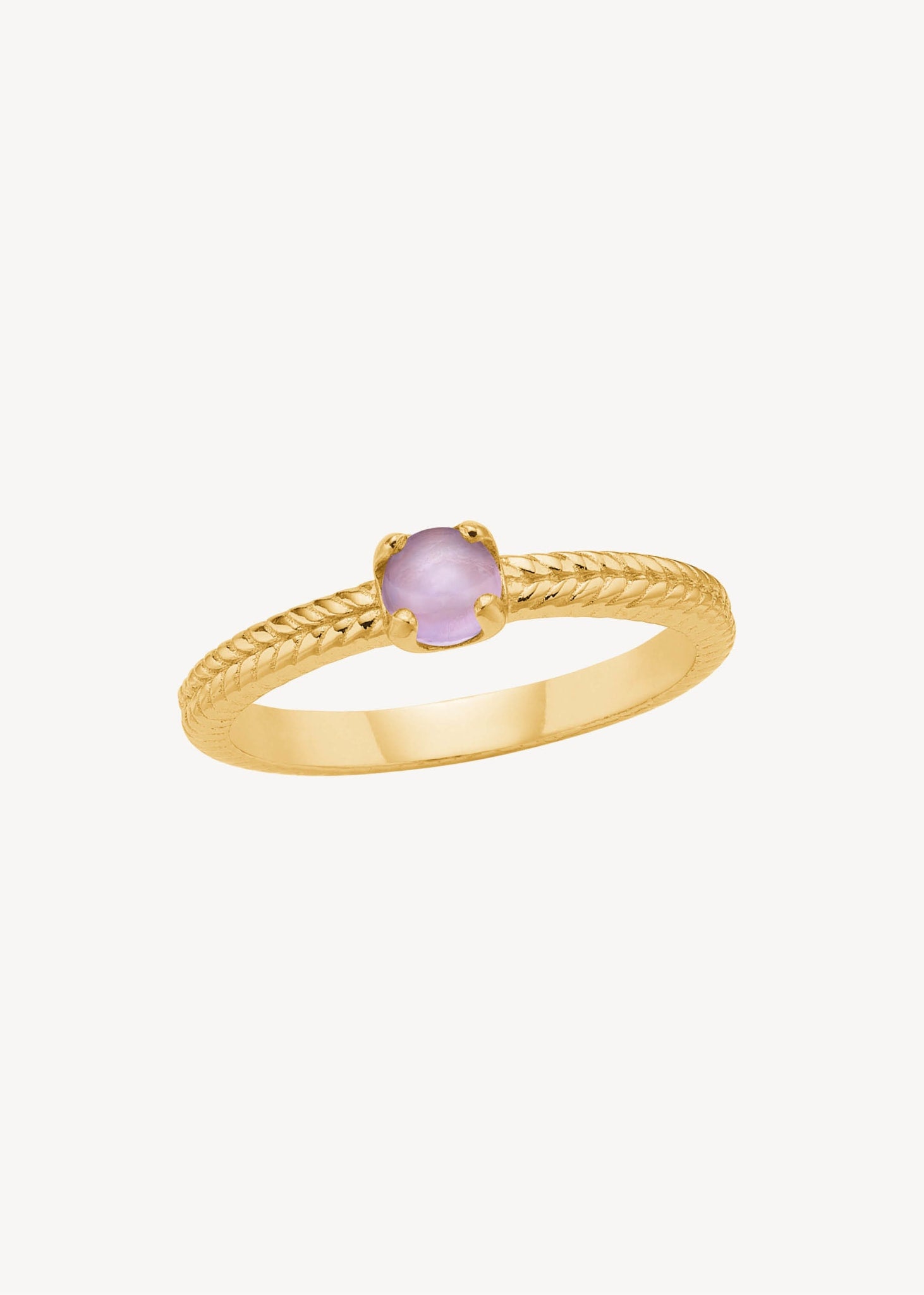 Sød enkel ring med en enkelt sten til ham og hende sat med en rund lilla Ametyst ædelsten, der er februars fødselssten, med en flettet ringskinne, perfekt gave til hende med fødselssten