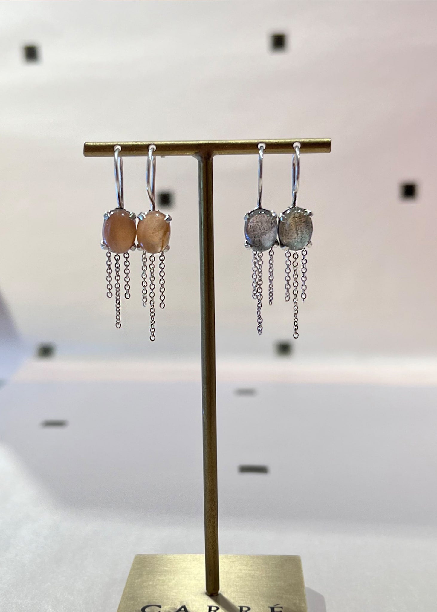 Karmen Ohrringe mit Sand Mondstein - Silber