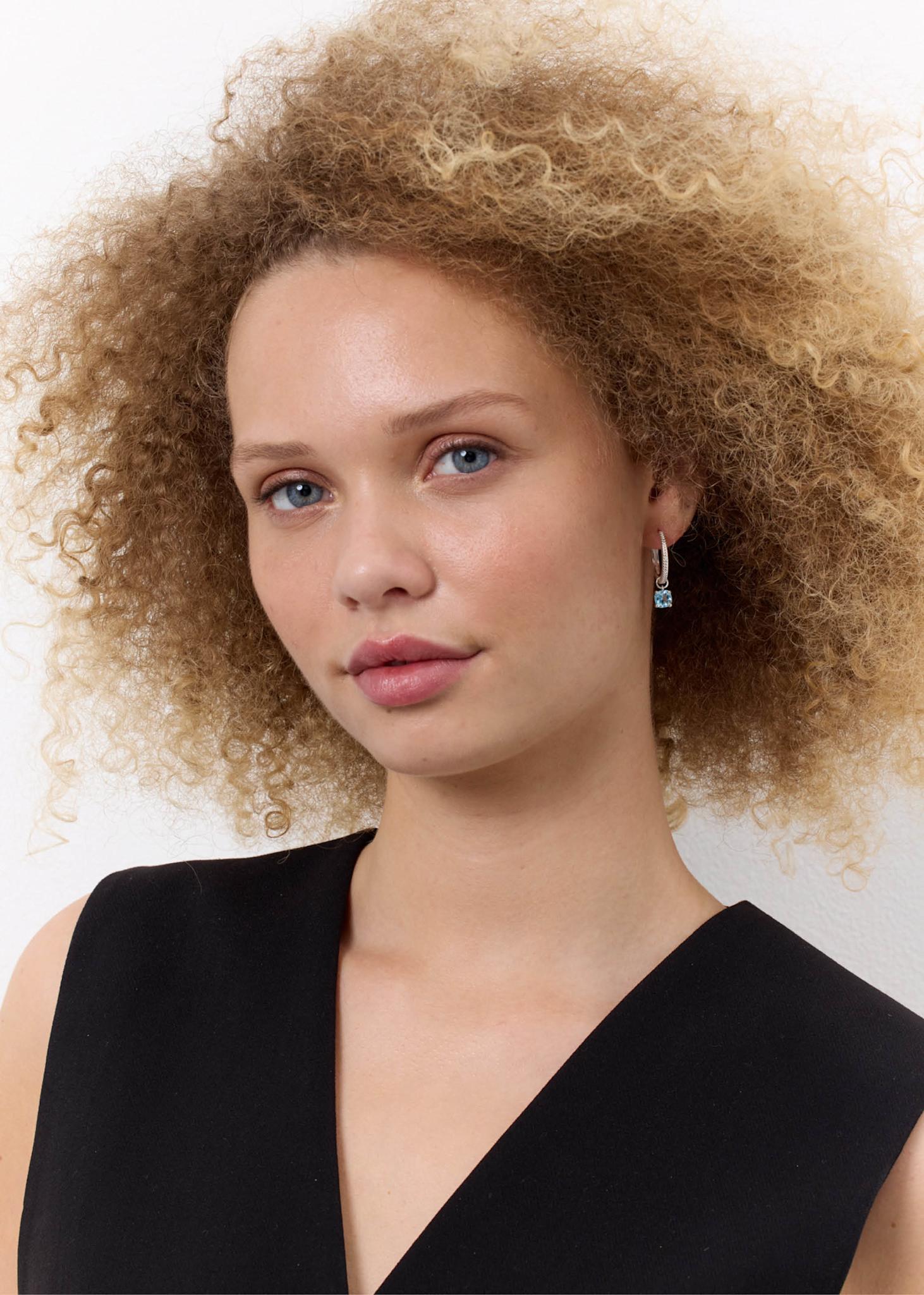 Delphine charm mit Blauem Topas - vergoldet