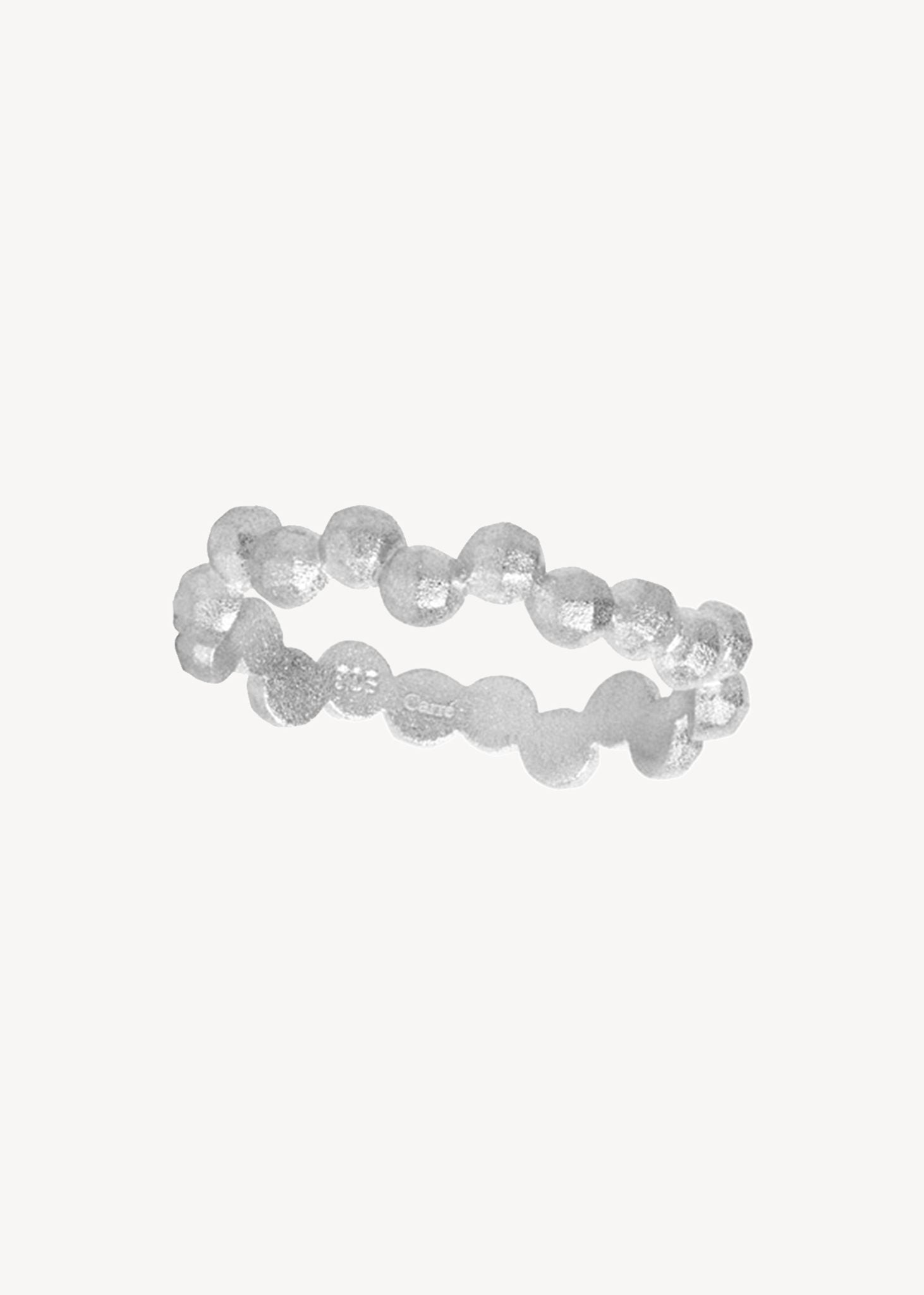 Smuk og enkel ring i børstet sterling sølv til kun 100 kr i unikt design med kugler, shop ringe til 100 kr hos Carré Jewellery