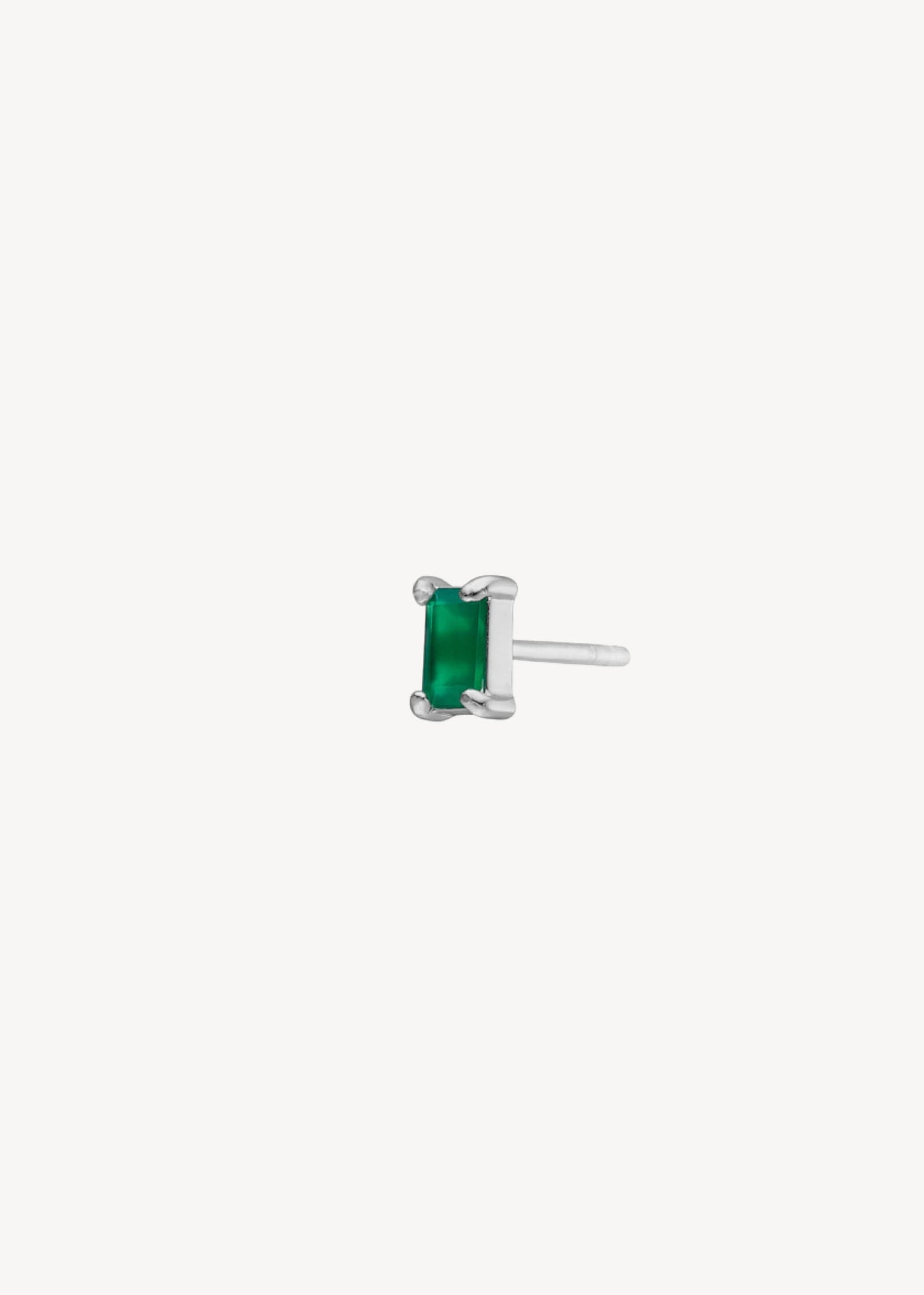 Lille øre sticker fra carré jewellery i 925 sterling sølv med en smaragdslebet grøn agat ædelsten på tilbud til 100 kr 