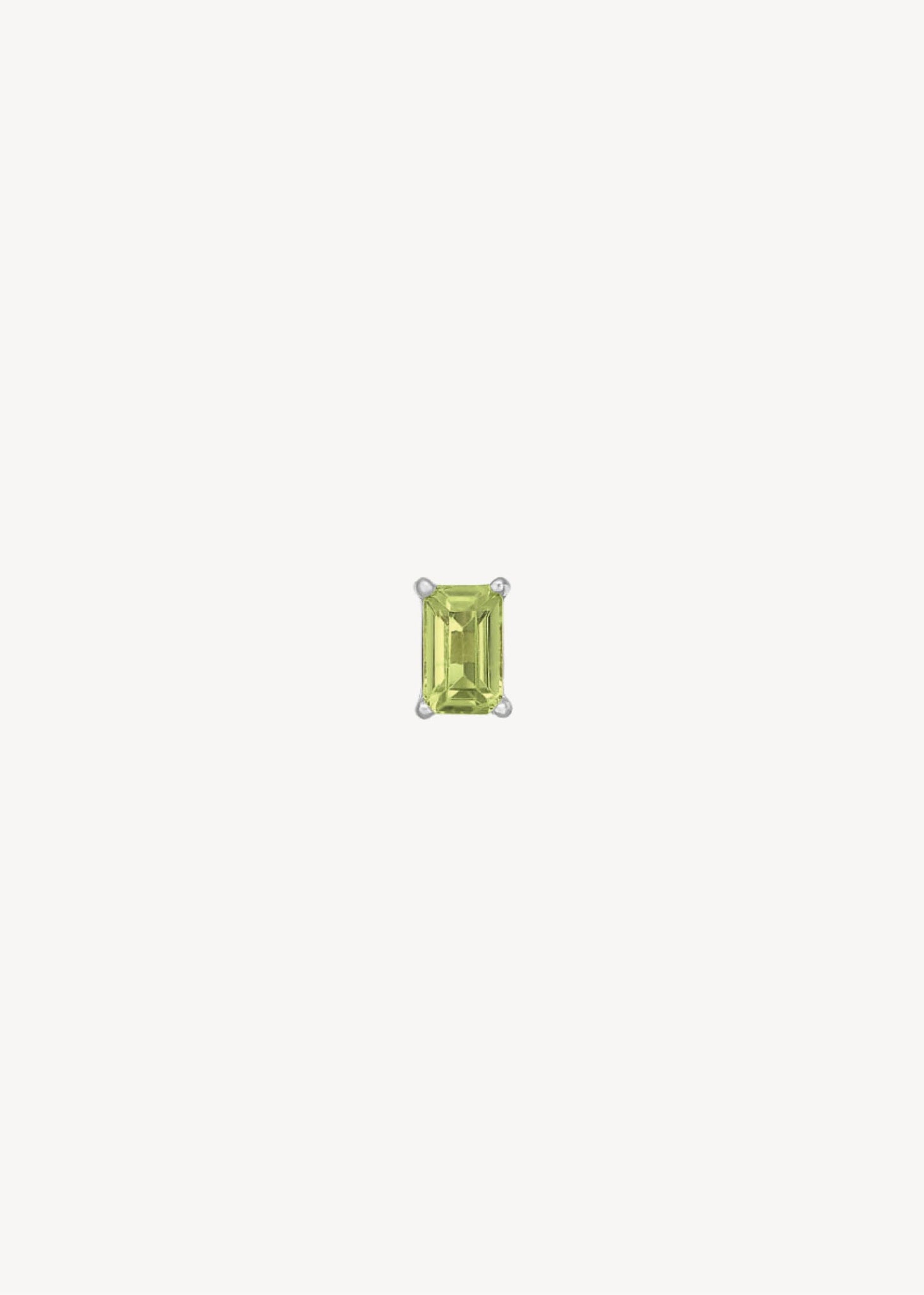 Lille ørestik i 925 sterling sølv med en grøn peridot ædelsten, der er augusts fødselssten til kun 100 kr, perfekt gave til hende med fødselsdag i august
