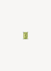 Lille ørestik i 925 sterling sølv med en grøn peridot ædelsten, der er augusts fødselssten til kun 100 kr, perfekt gave til hende med fødselsdag i august