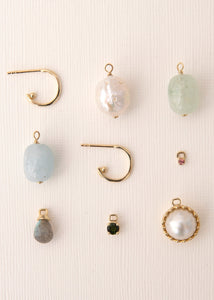 Hoops og charms i ægte 10 karat guld fra carré jewellery med ædelsten 