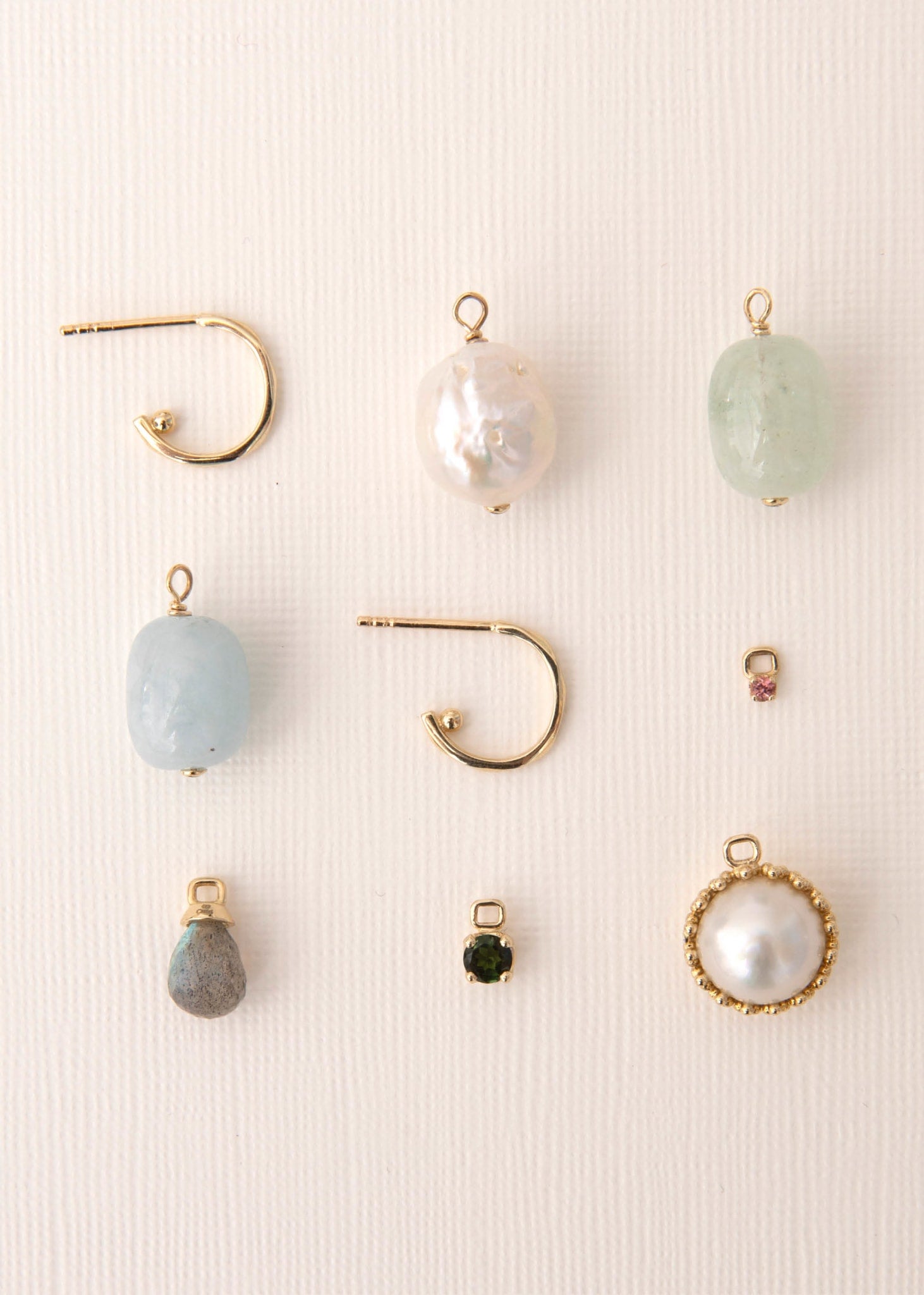 Hoops og charms fra carré jewellery med ægte ædelsten 