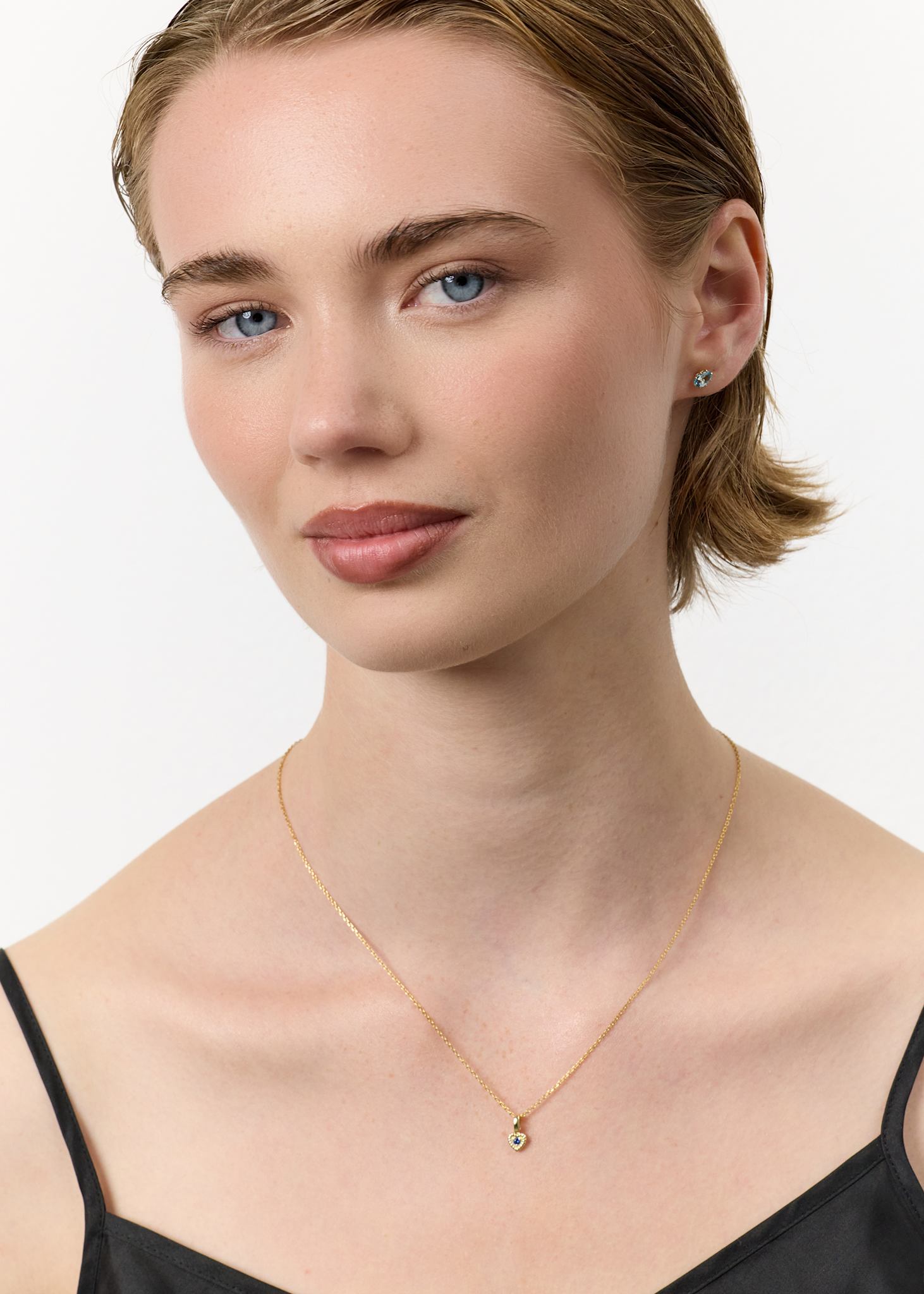 10-karat Amor Anhänger mit Blauem Saphir
