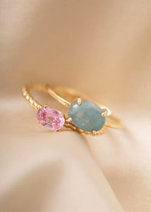 Ægte guld ring i 10 karat guld med en blå akvamarin ædelsten fra carré jewellery 