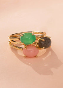 Tournoure ringe fra carré jewellery i ægte 10 karat guld med grøn chrysopras ædelsten 