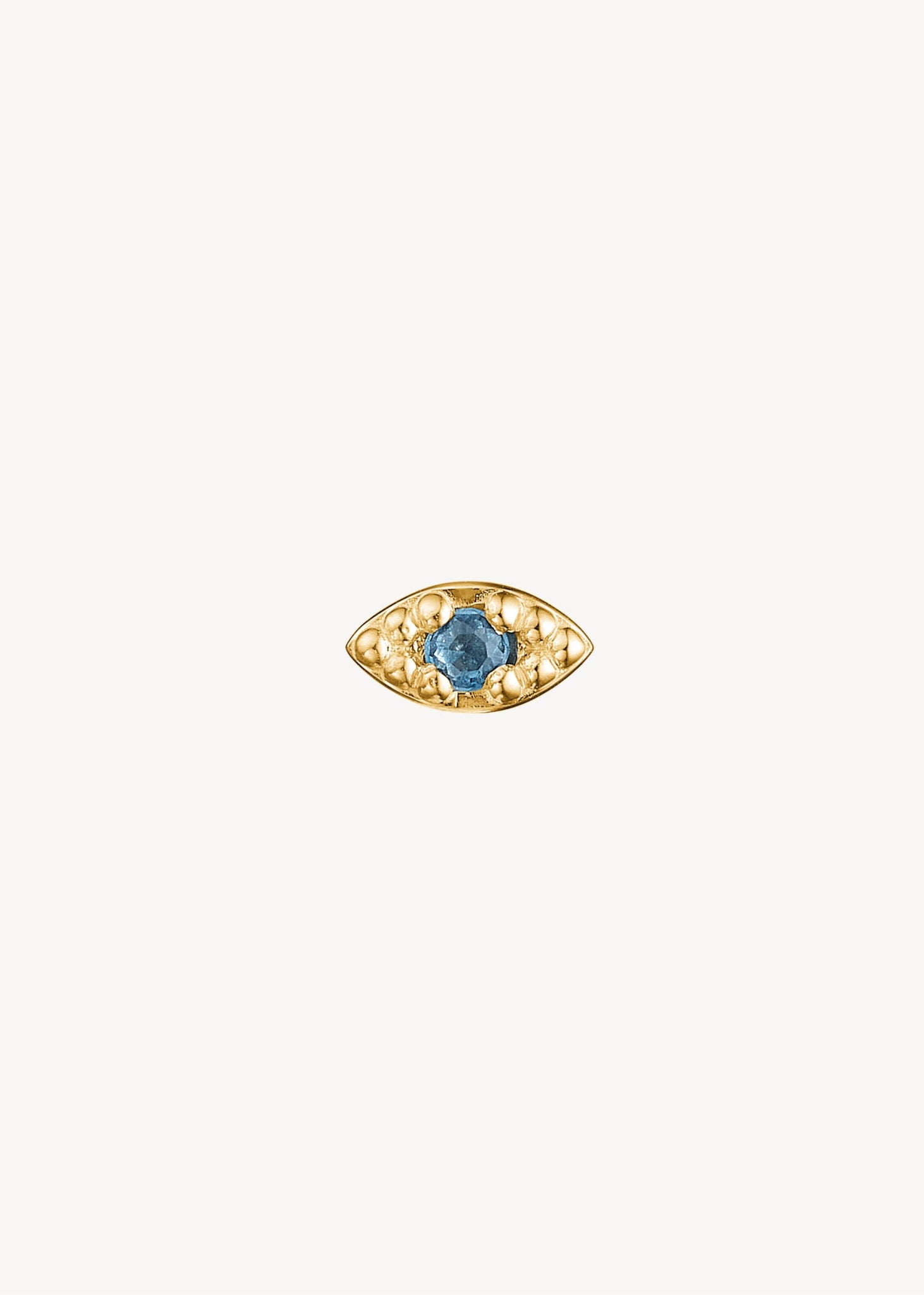 Unik elegant ørestik i 10-karat ægte guld med små byzantinsk inspirerede detaljer i guldet og novembers fødselssten, london blå topas som iris i øjet - perfekt gave til hende under 1000 kr