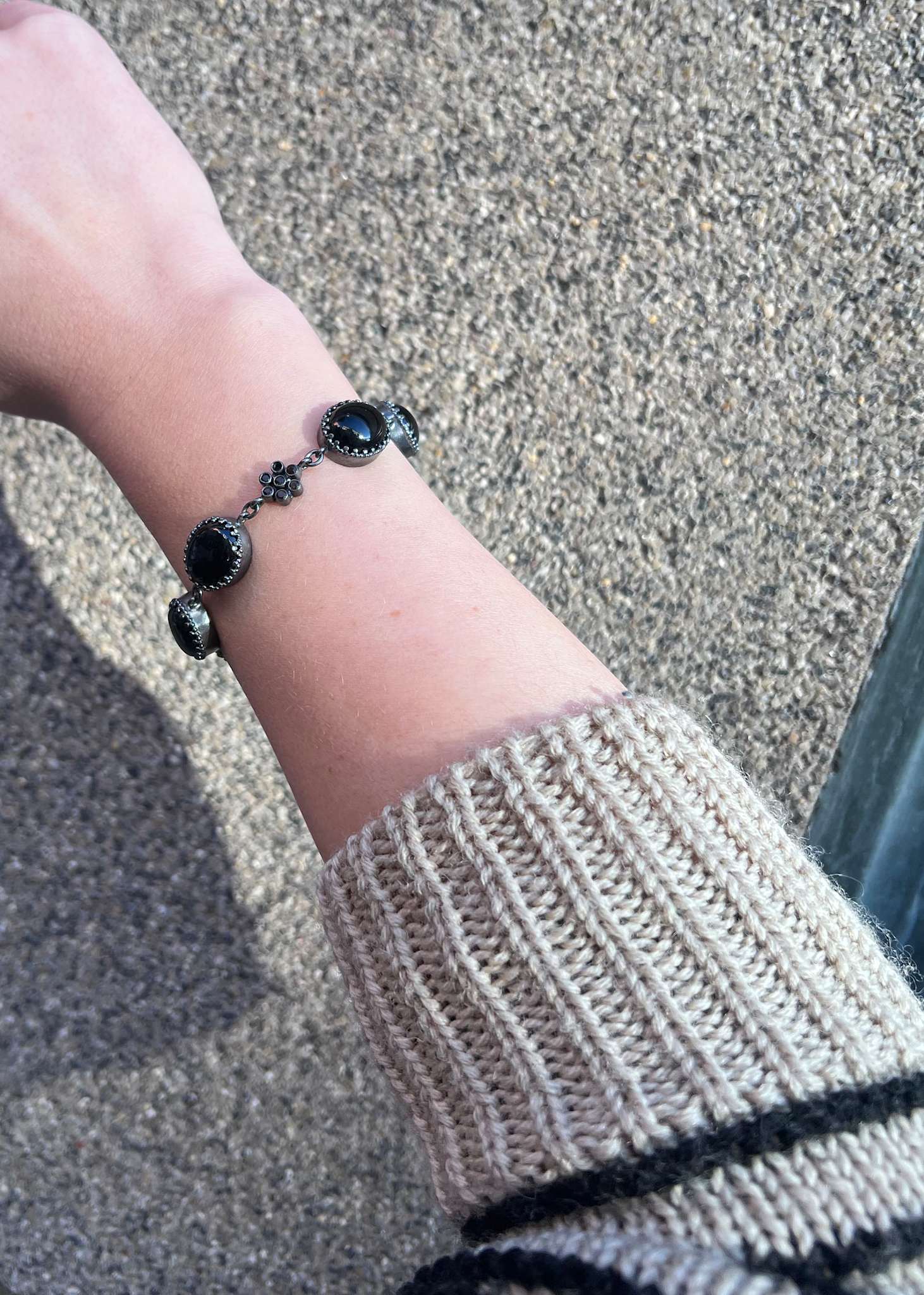 Beatrice Armband mit schwarzem Achat und Rauchquarz - oxidiertes Silber