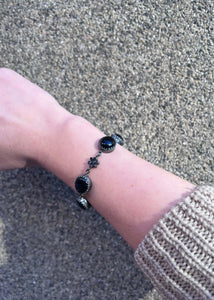 Beatrice Armband mit schwarzem Achat und Rauchquarz - oxidiertes Silber