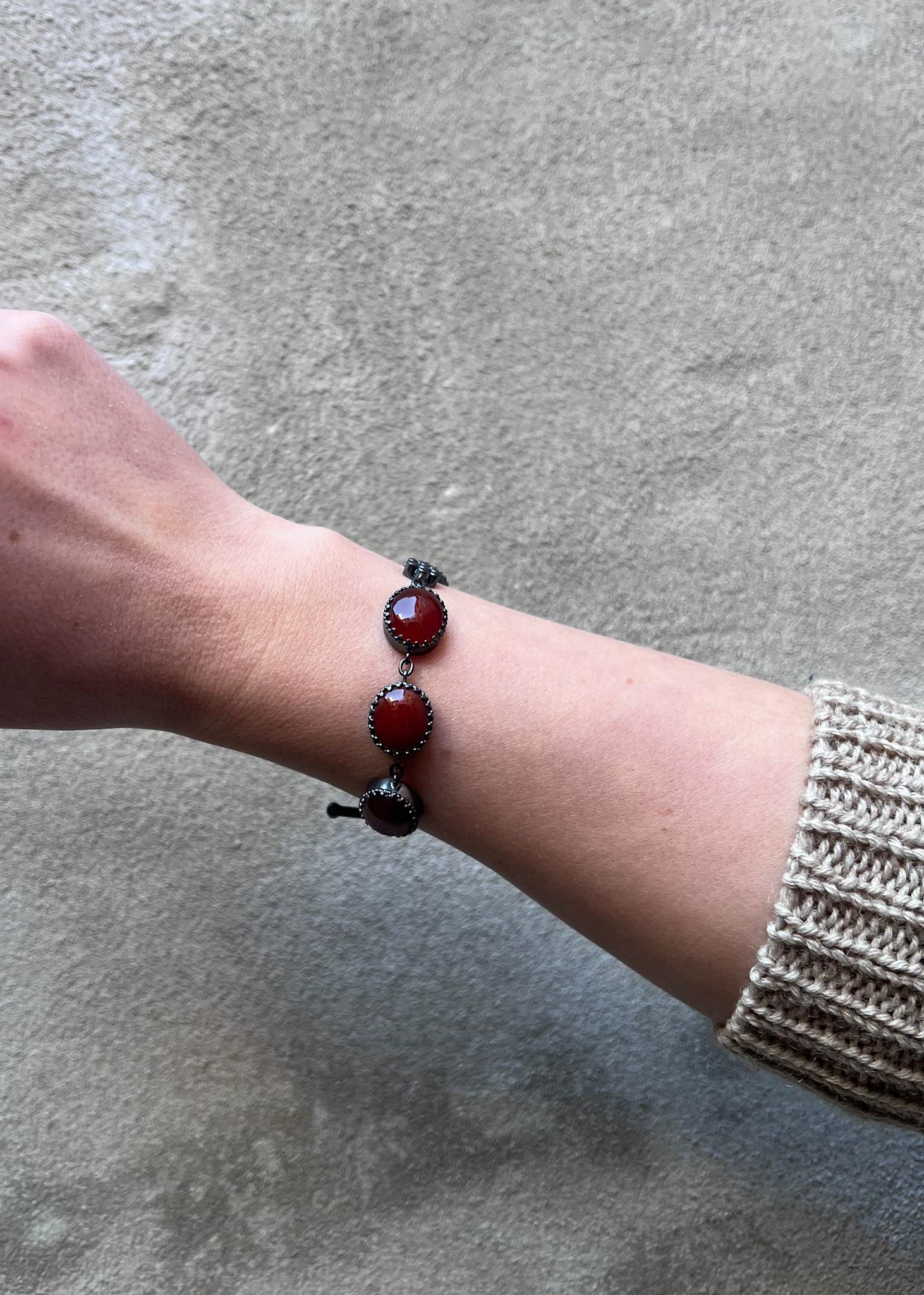 Beatrice Armband mit Carneol und Amethyst - oxidiertes Silber