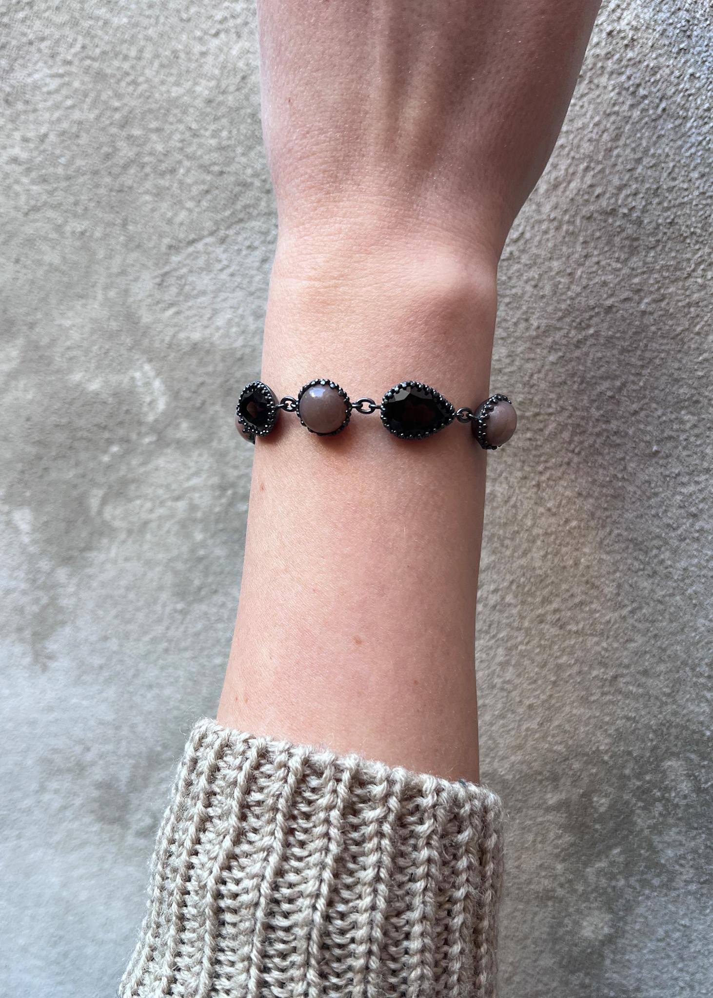 Leonore Armband mit Sandmondstein und Rauchquarz - oxidiertes Silber