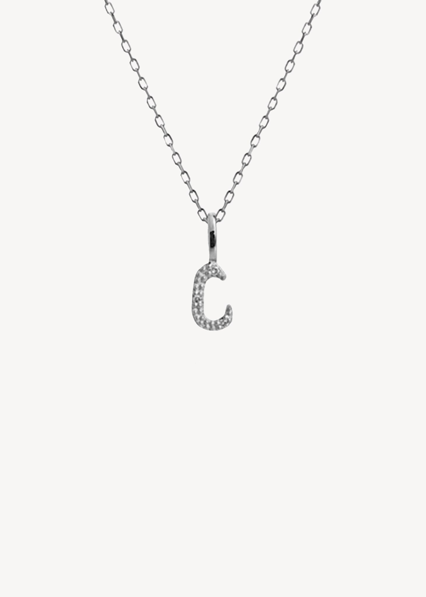 Bogstavsvedhæng i let oxideret sterling sølv sat med tre diamanter med bogstavet C, perfekt gave til hende og gaven til ham under 300 kr