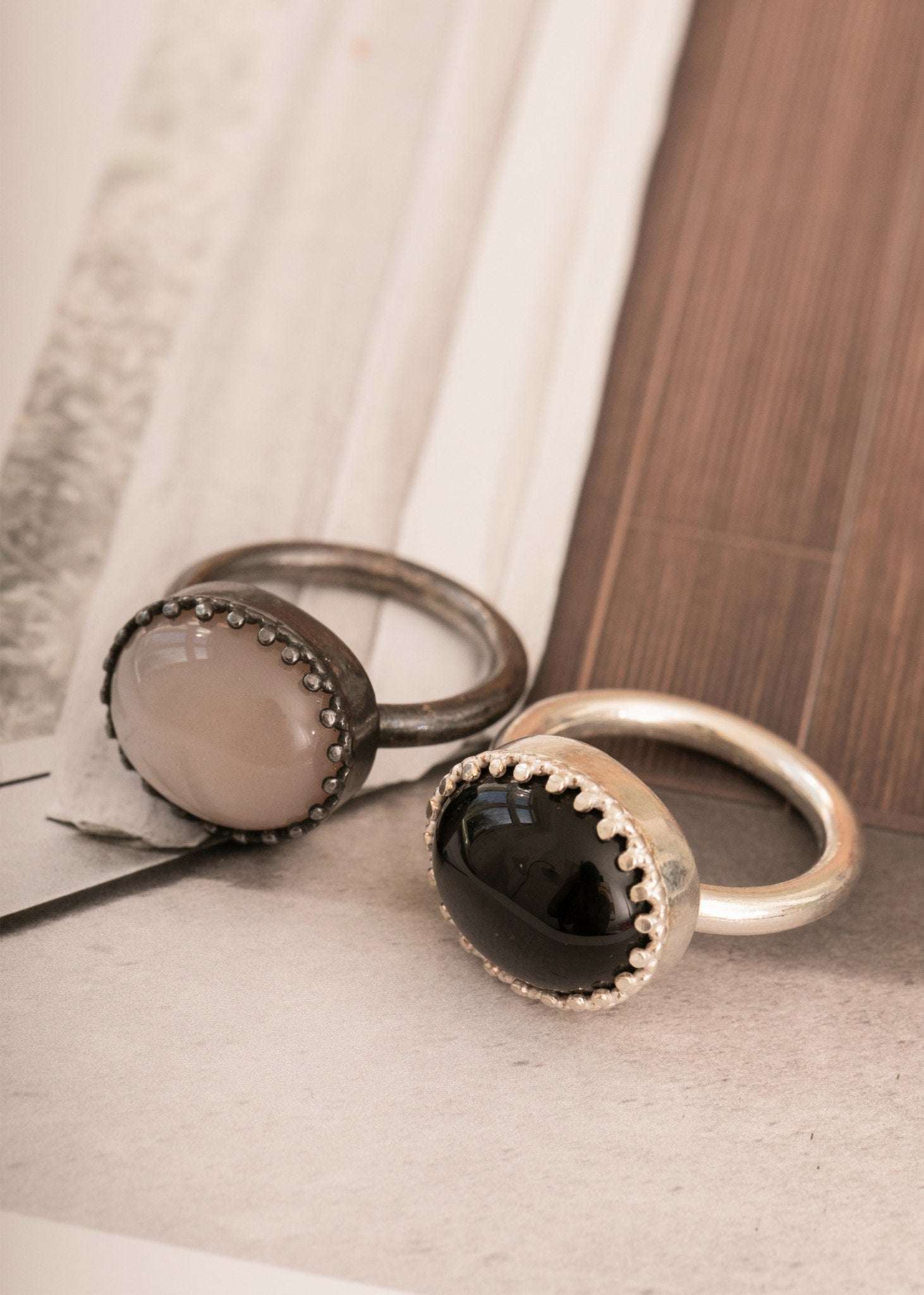 Ceos ring mit Sand Mondstein - oxidiertes Silber