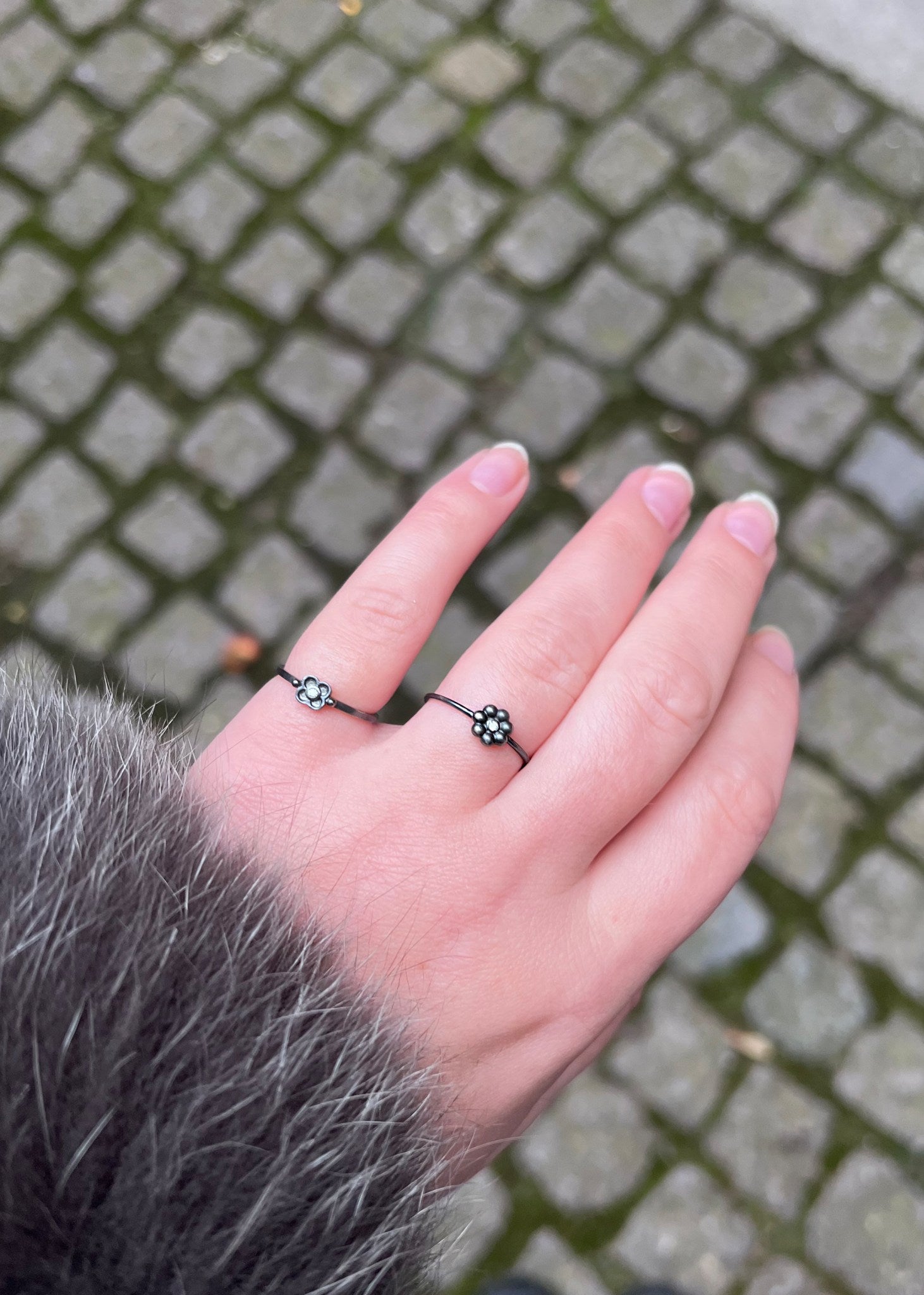 Floret ring mit Diamant - oxidiertes Silber