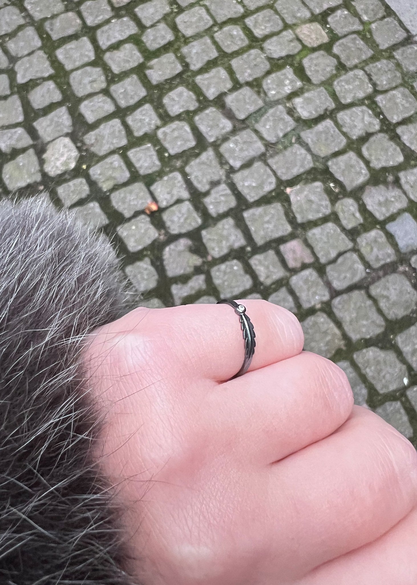 Feder ring mit Diamant - oxidiertes Silber