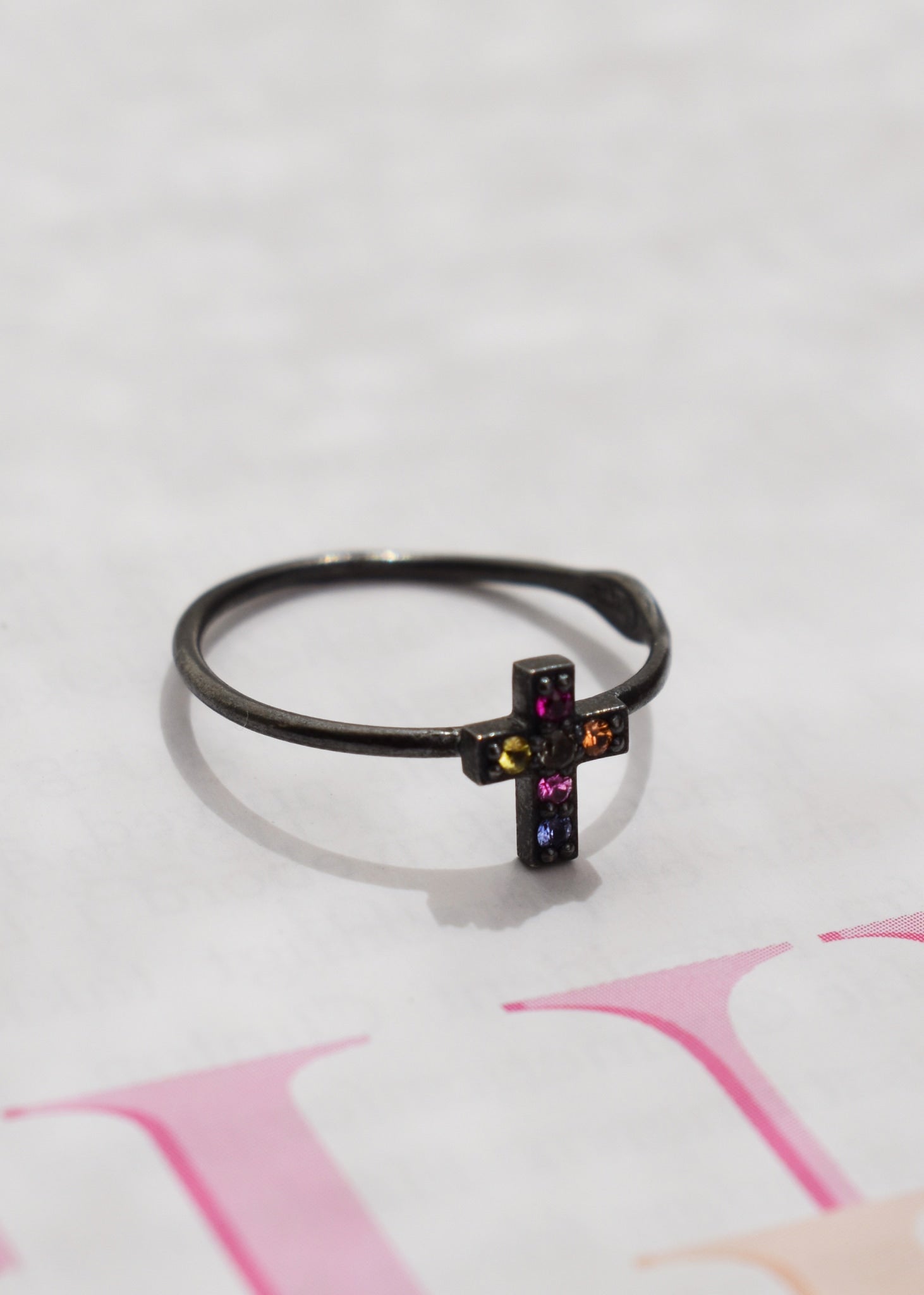 Cross ring mit Saphir - oxidiertes Silber