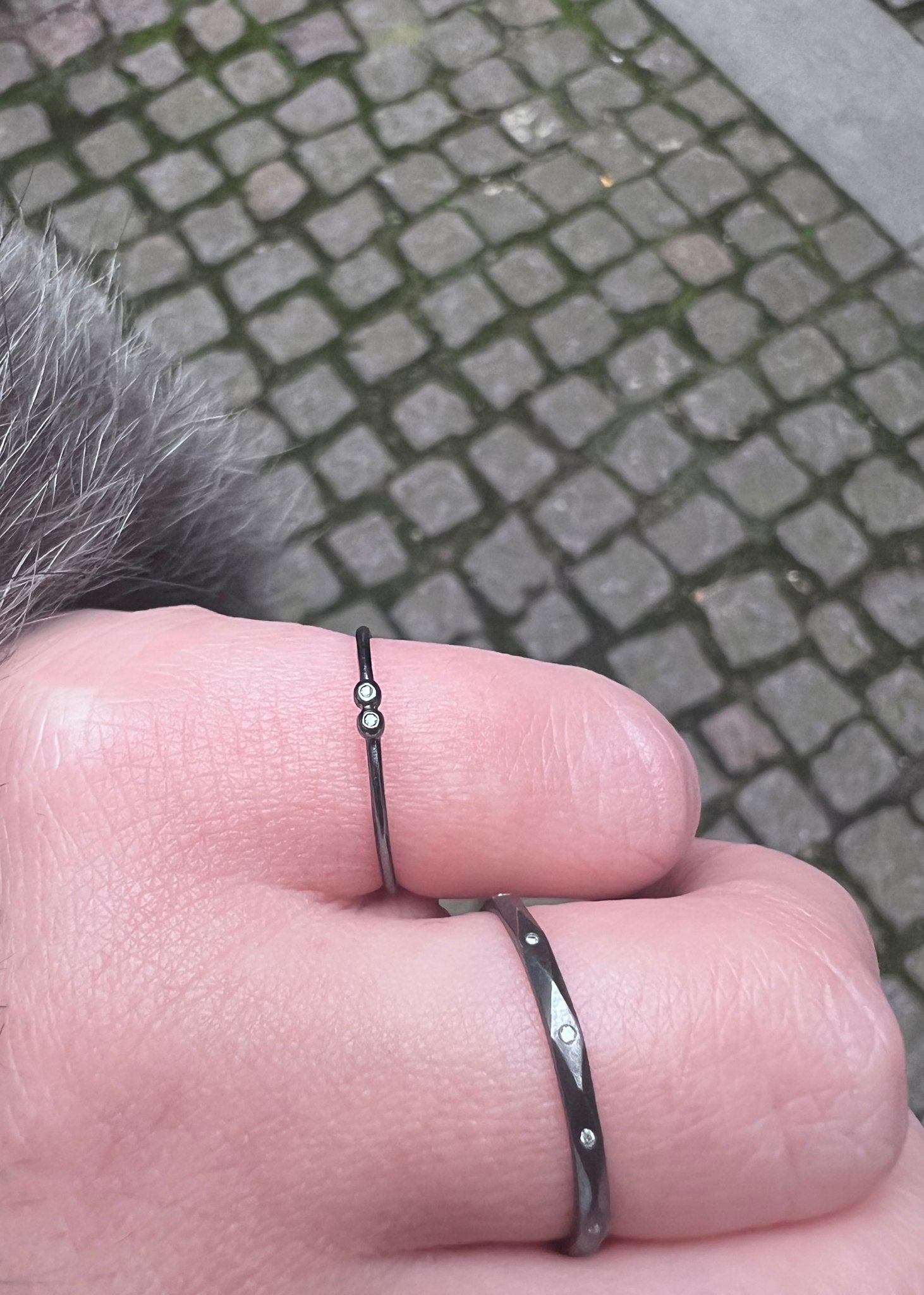 Lya ring mit Diamant - oxidiertes Silber