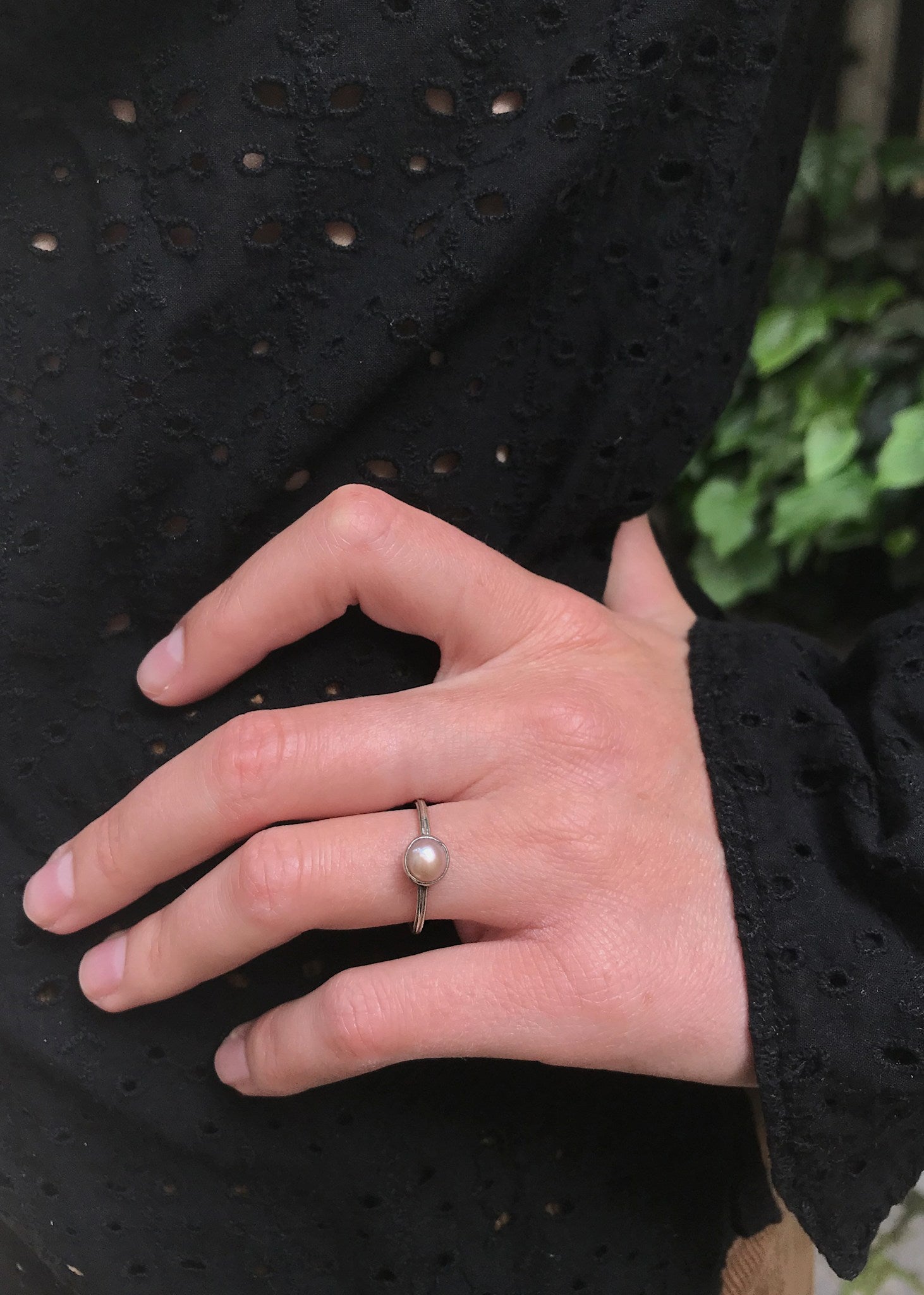 Archive ring mit rosa Perle - oxydiertes Silber