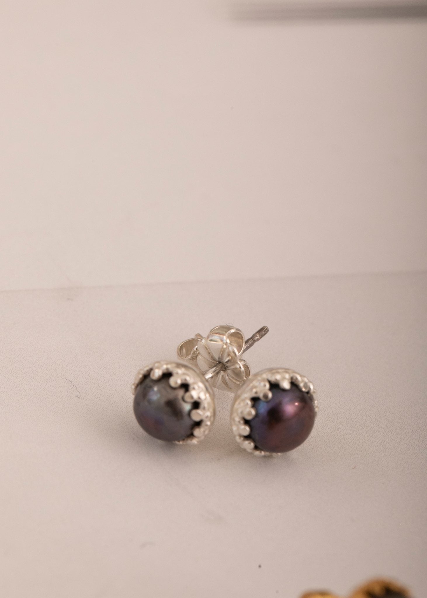 Archive Ohrstecker mit grauer Perle - Silber